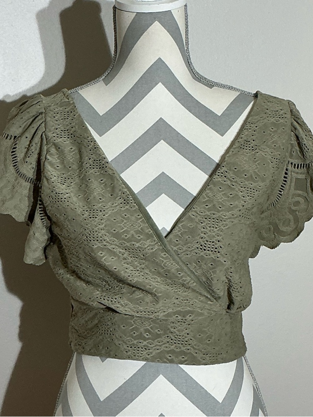 URBAN Romantics Large Olive Eyelet Wrap Crop Top